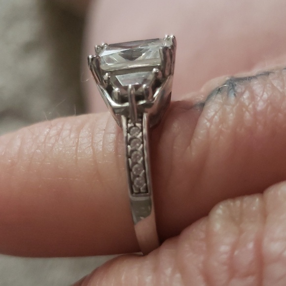 Ring - Picture 2 of 3